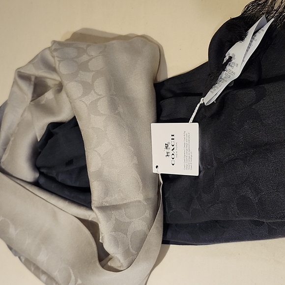 Coach signature black and light gray scarf coach trademark printed, though out - Picture 2 of 6